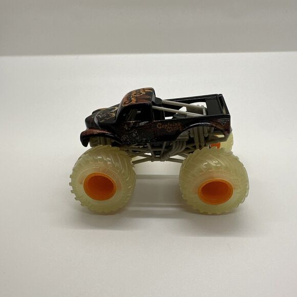Hot Wheels Monster Jam Captains Curse Monster Truck Die-Cast Vehicle 1:64 Scale - Picture 3 of 8